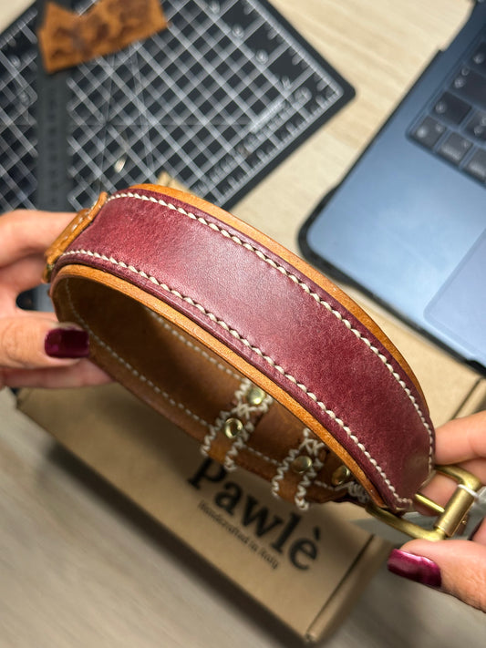 Collare per Cani Borgogna e Marrone in Pelle Pieno Fiore e Ottone – Fatto a Mano in Italia