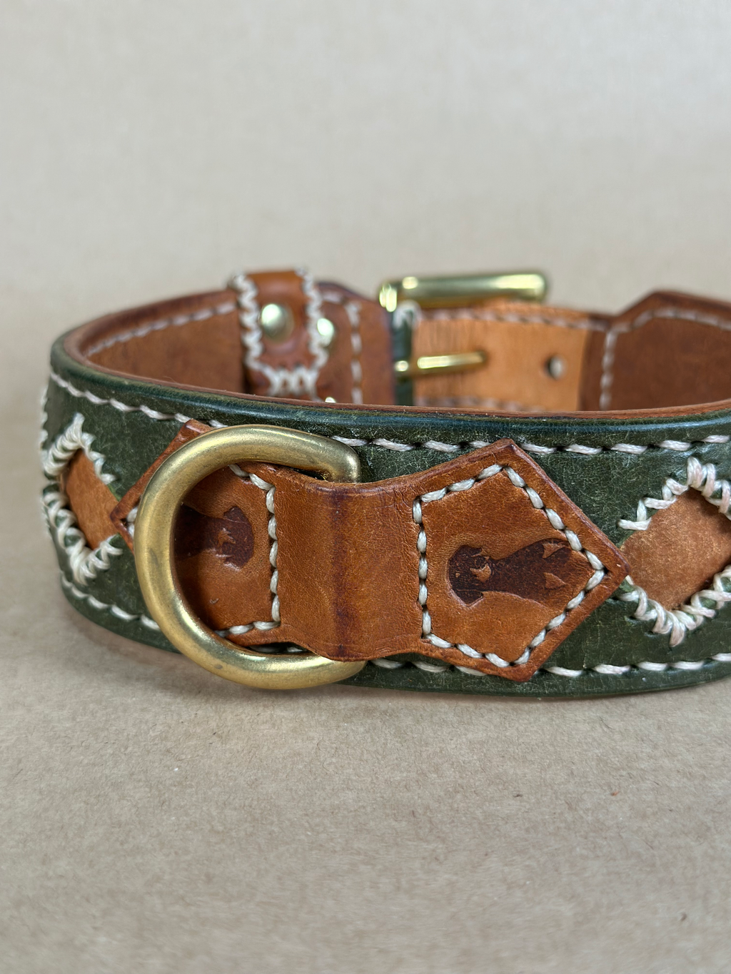 Collare per Cani Verde Olivo in Pelle Pieno Fiore