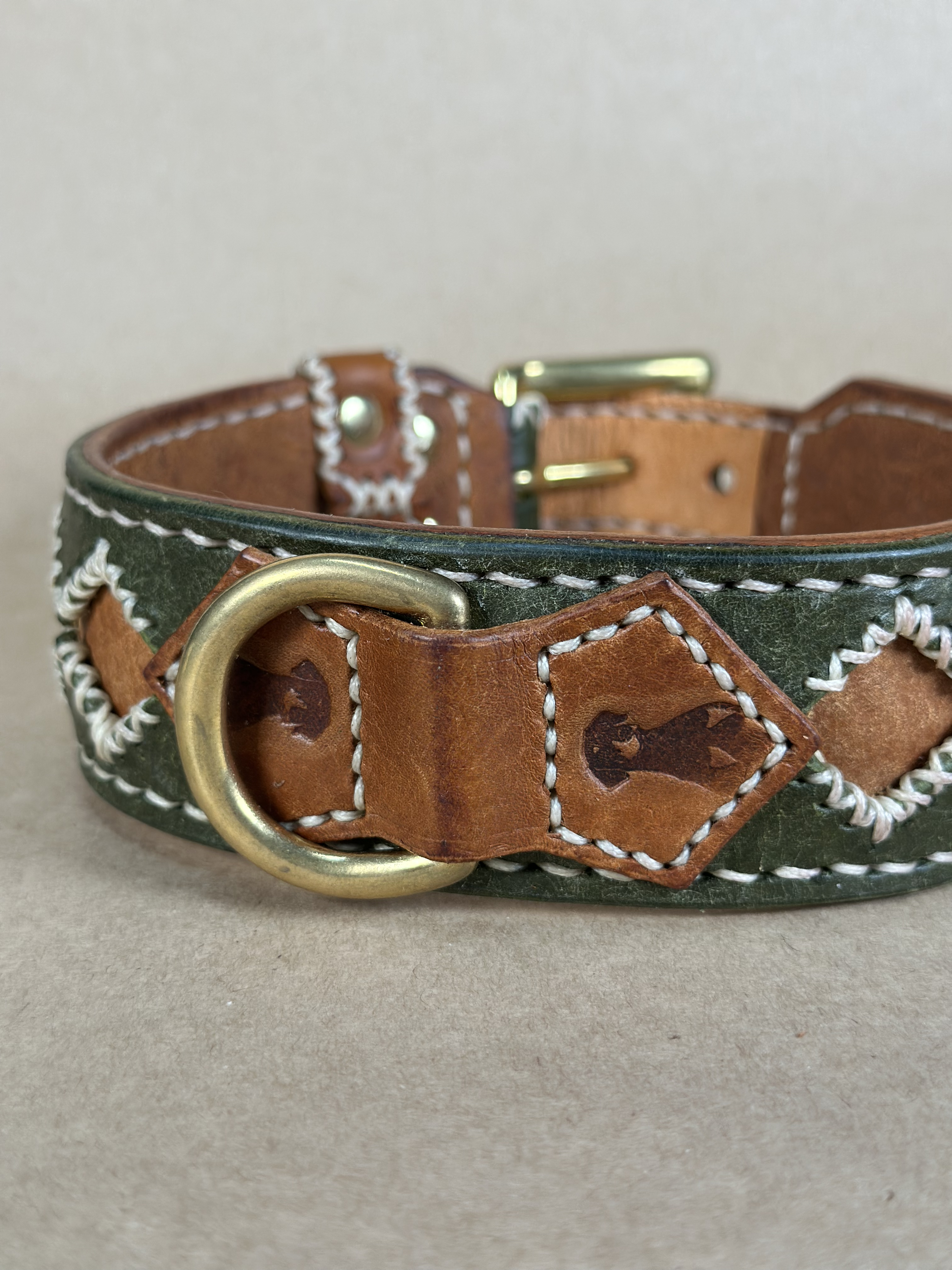 Collare per Cani Verde Olivo in Pelle Pieno Fiore