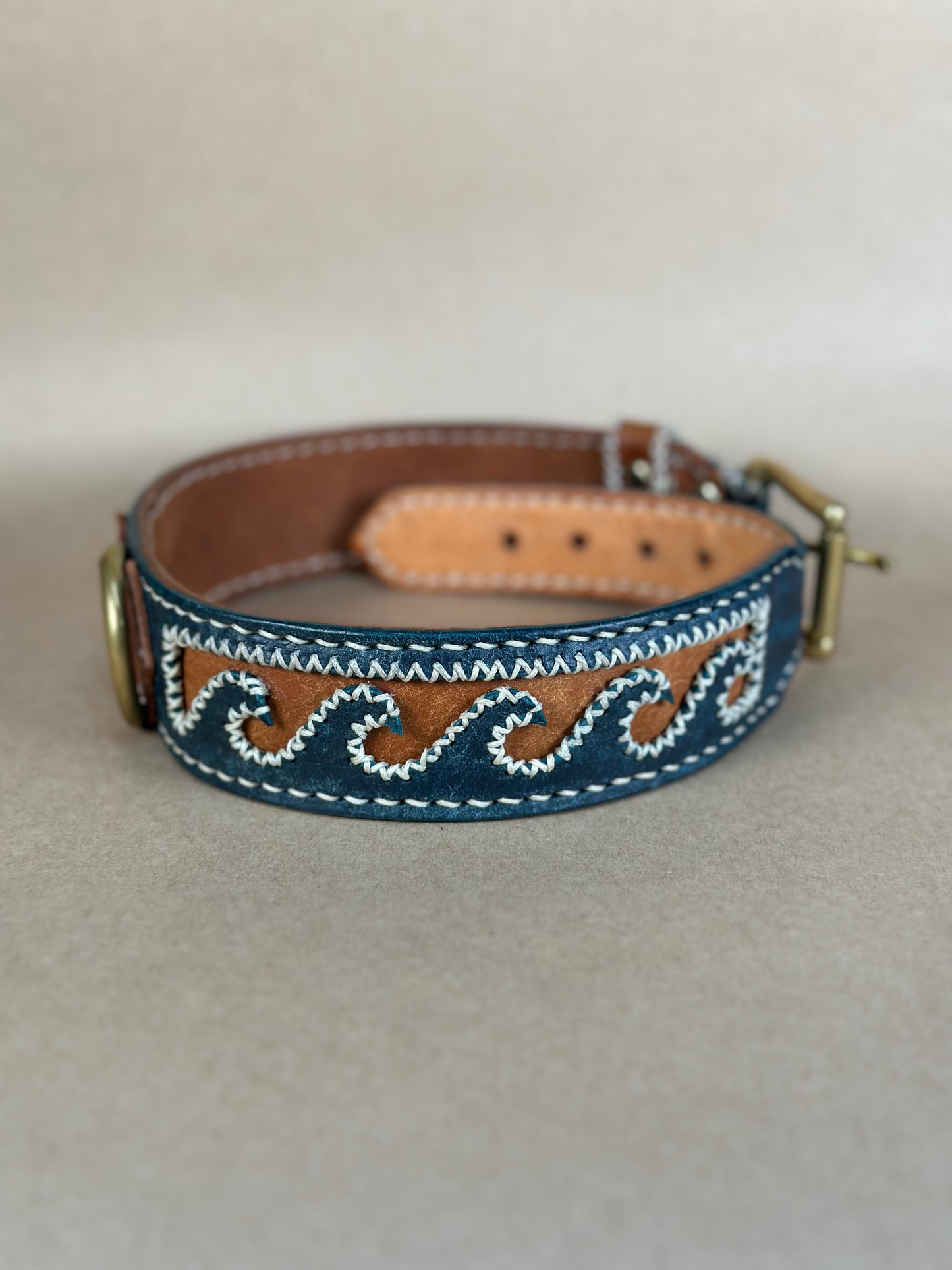 Collare per Cani Blu Navy in Pelle Pieno Fiore e Ottone Massiccio – Fatto a Mano in Italia