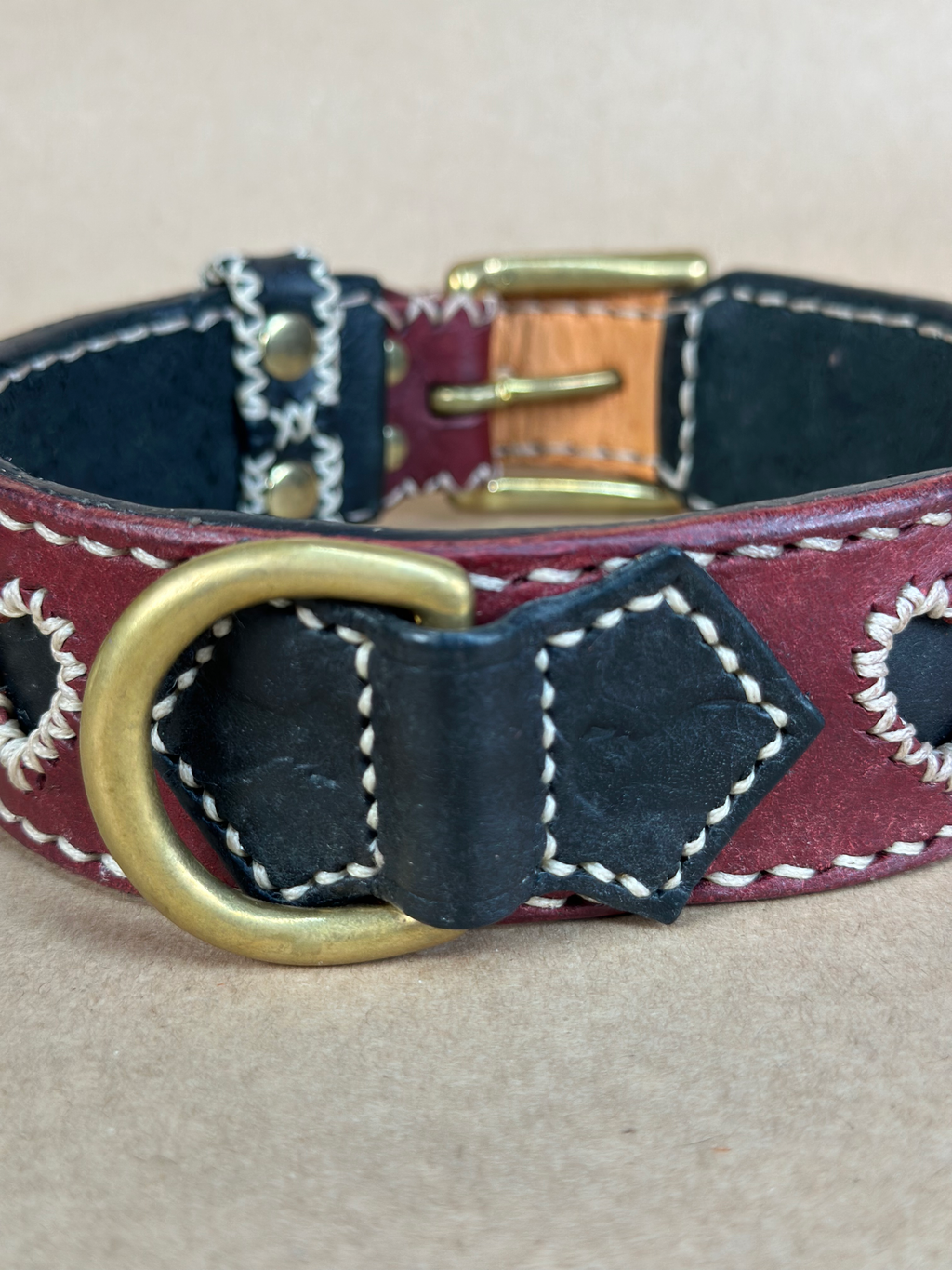 Collare per Cani Borgogna e Nero in Pelle Pieno Fiore