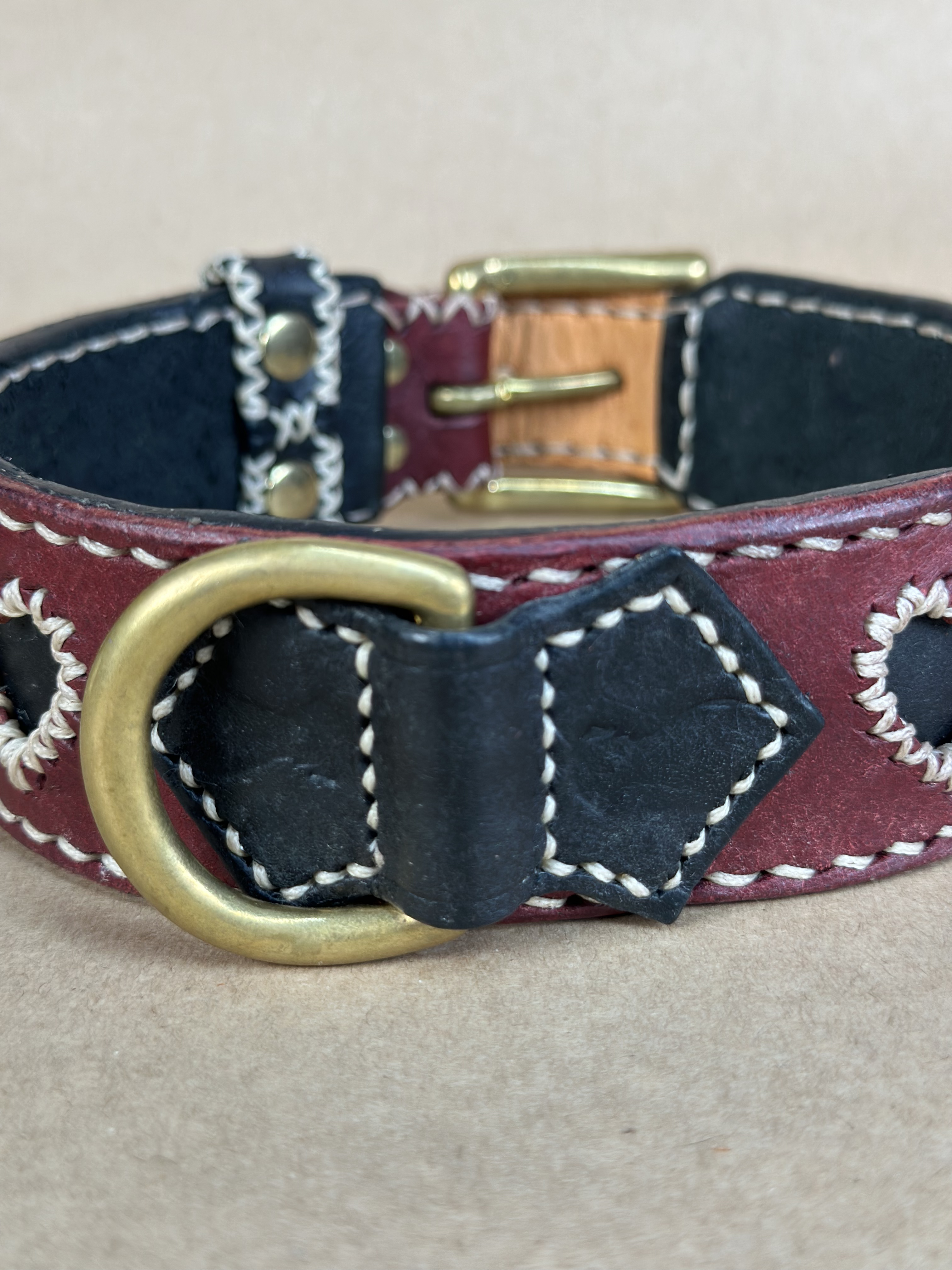 Collare per Cani Borgogna e Nero in Pelle Pieno Fiore